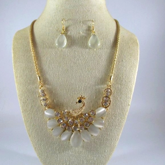 White Peacock Opal Crystal Gold Necklace Set - Picture 3 of 8